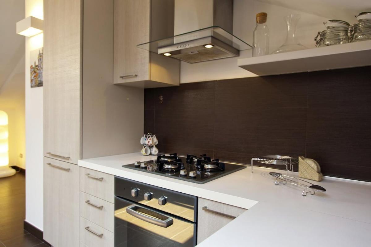 Apartment Incantevole Mansarda Al Centro Storico Naples