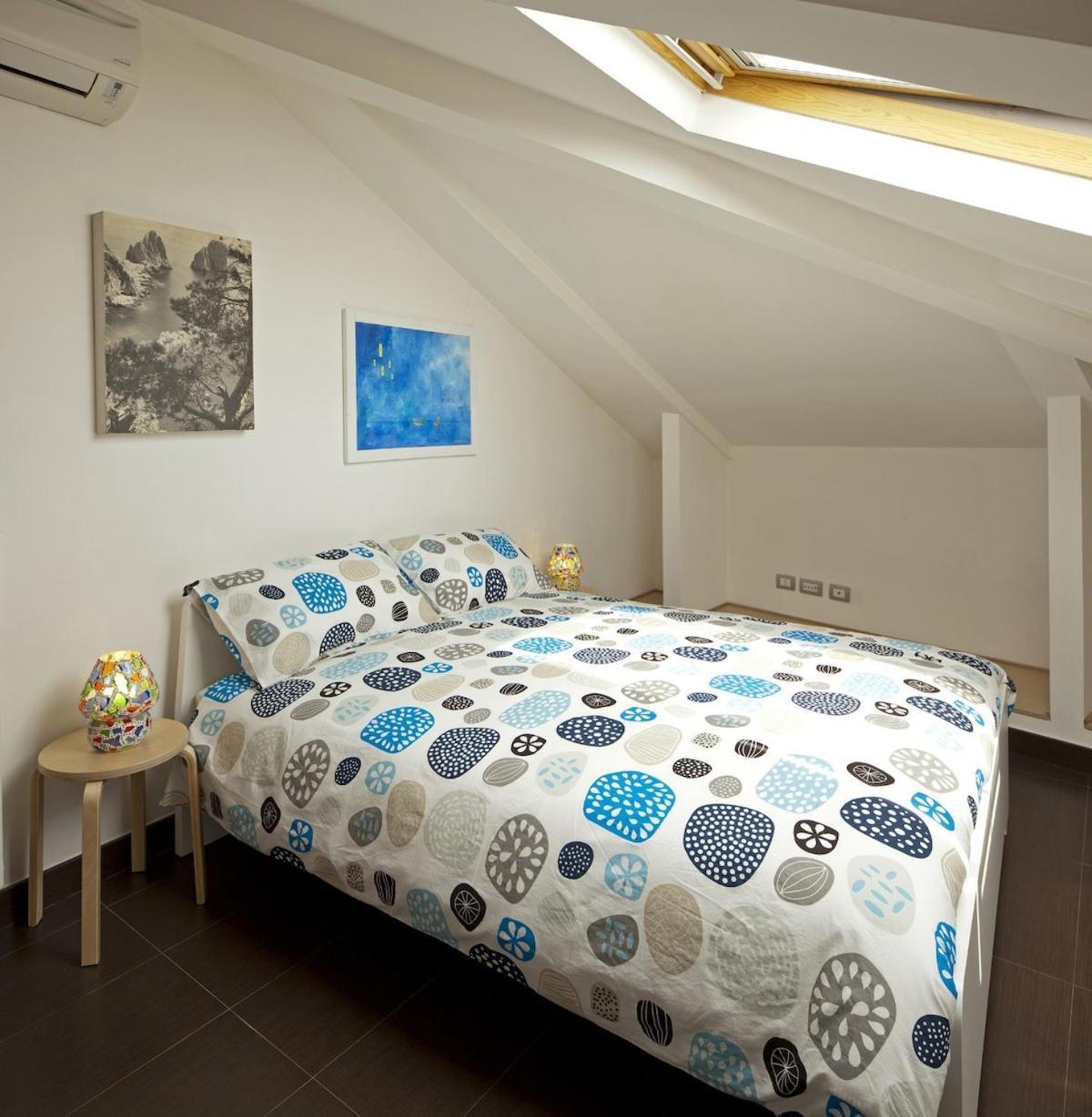 Apartment Incantevole Mansarda Al Centro Storico Naples